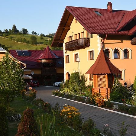 Pensiunea Casa Cristina Câmpulung Moldovenesc Exteriér fotografie