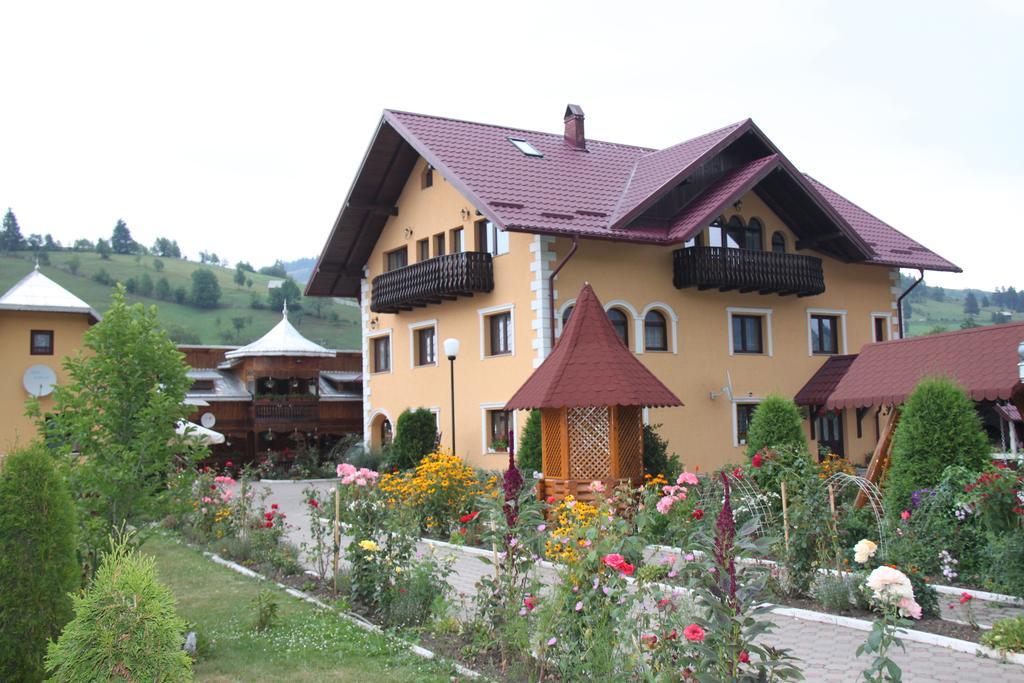 Pensiunea Casa Cristina Câmpulung Moldovenesc Exteriér fotografie