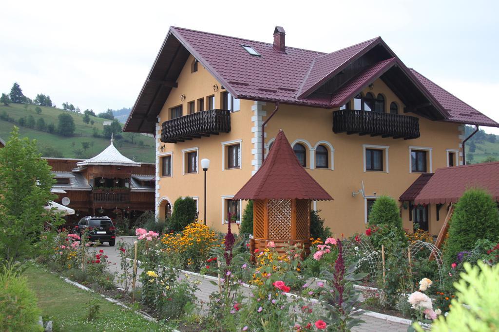 Pensiunea Casa Cristina Câmpulung Moldovenesc Exteriér fotografie