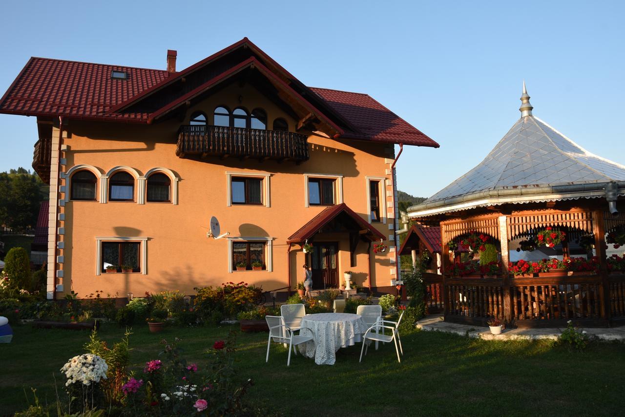 Pensiunea Casa Cristina Câmpulung Moldovenesc Exteriér fotografie