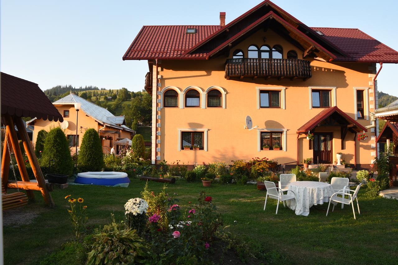 Pensiunea Casa Cristina Câmpulung Moldovenesc Exteriér fotografie